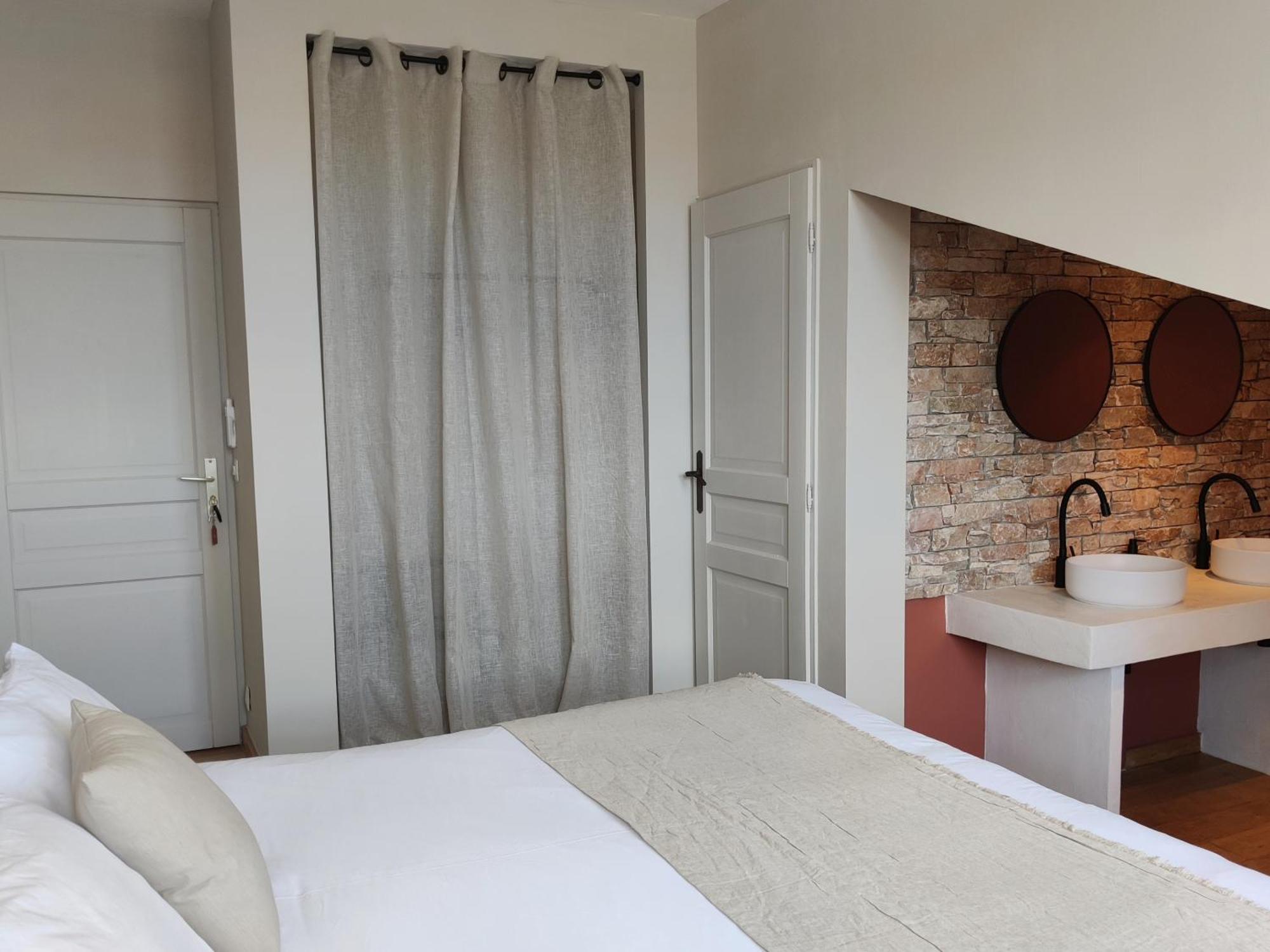 Chambres D'Hotes - Bed And Breakfast Les Palmiers Meze Room photo