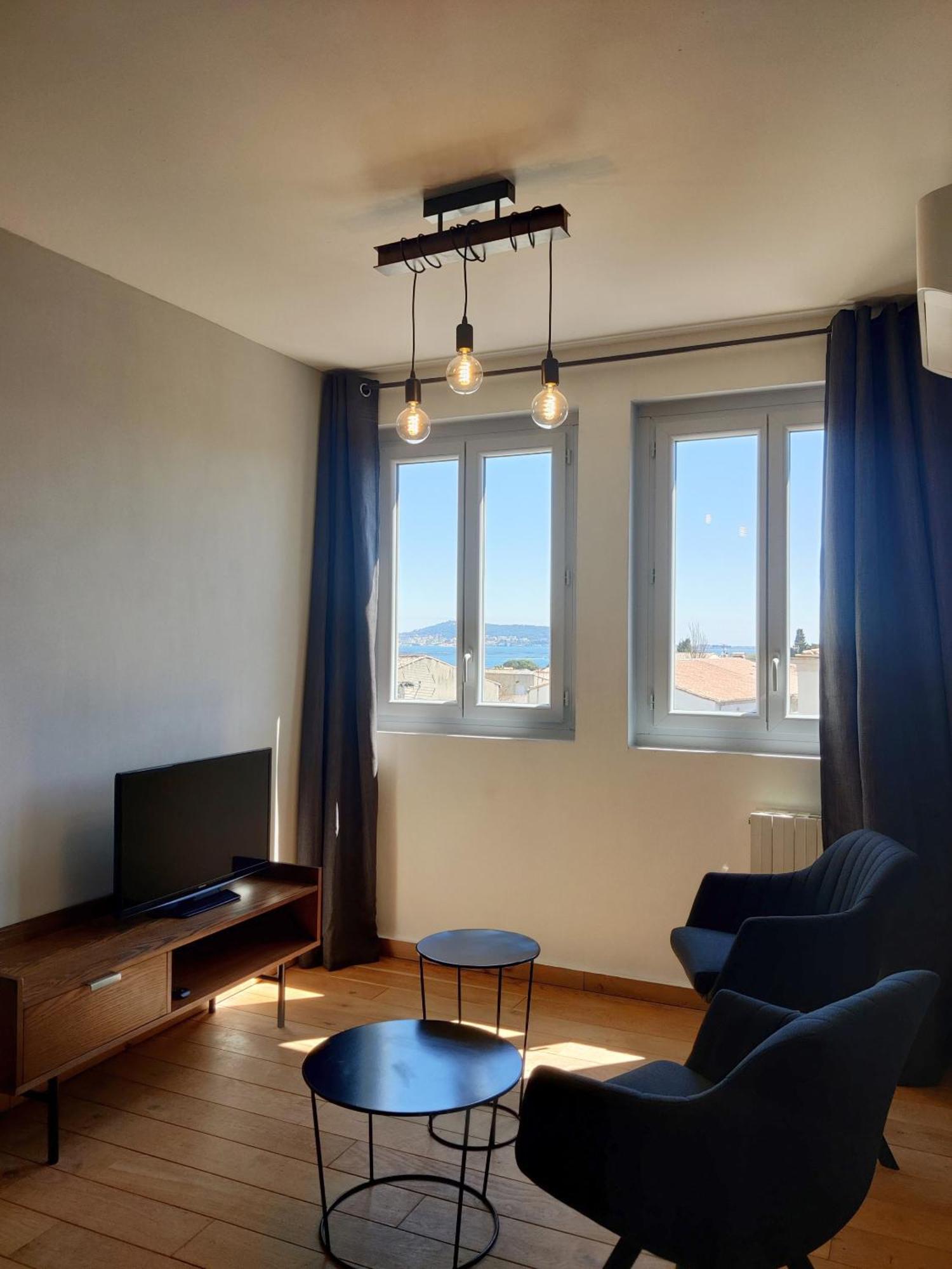 Chambres D'Hotes - Bed And Breakfast Les Palmiers Meze Room photo